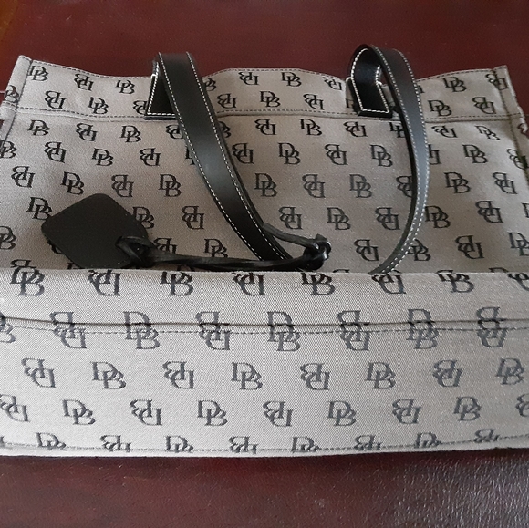 Dooney & Bourke Handbag - Picture 2 of 9